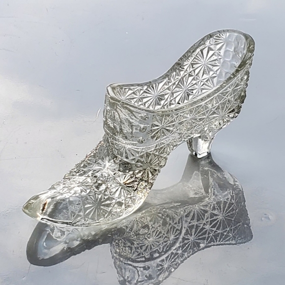 Vntg Daisy and Button Clear Glass Slipper - Picture 7 of 9